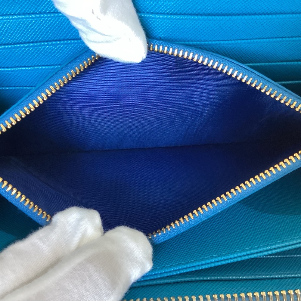Prada Saffiano Continental Wallet in Turquoise with Gold Hardware - Picture 6 of 16